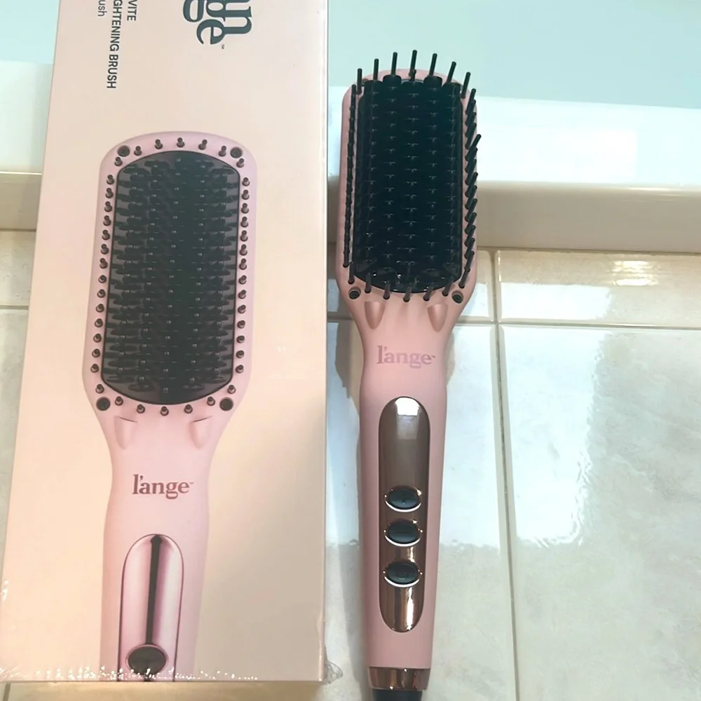 L’ange Le Vite Ceramic Straightening Brush in Blush.NWB